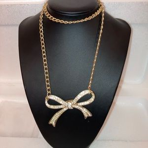 Beautiful golden bow necklace slightly tarnished shown in photo